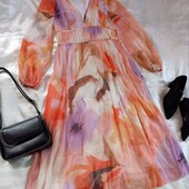 Розкішна сукня в приємних тонах