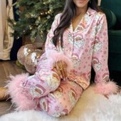 Красивая атласная пижама c перьями