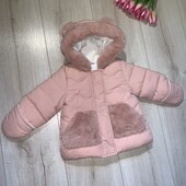 В ідеальному стані куртка на 3-6місяців.