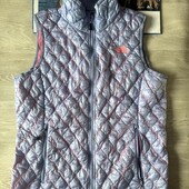 Брендовая голубая жилетка