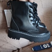 Супер круті утеплені плюшем ботинки для дівчинки H@M