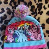 Фірмова тепла шапочка.