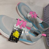 Класні,стильні,фірмові кросівки.