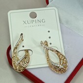 Великолепные серьги с узором и дорожками фианитов. Позолота 585 пробы 18К.