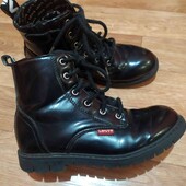 чоботи мартенси фірми Levis в чудовому стані