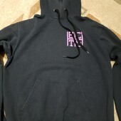 Худі чорного кольору з принтом на спині