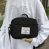 Стильна чорна стьобана сумка через плече , регулюється