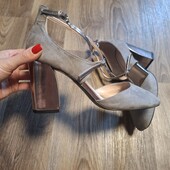 Красиві стильні фірмові босоніжки!