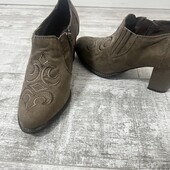 Текстильные ботинки с вышивкой без следов носки 40 р