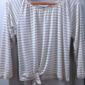 Плотна трикотажна кофточка, розмір L. В дуже гарному стані.