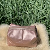 Нова дуже вмістка якісна стильна косметичка Nivea Висота 13см. Довжина 20см. Ширина 12см.