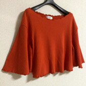 Эффектная трикотажная кофта в рубчик