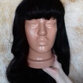 Перука жіноча в чорному кольорі