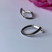 Мега круті срібні сережки з чорною усипкою фіанітів