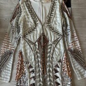 Очень красивое статусное белое платье расшитое бисером