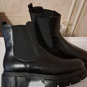 Класні черевики р 41 гарний стан