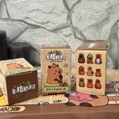 Колекційна фігурка Capybara Family / Candy Bear