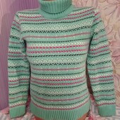 Теплий полушерсть світерок . Стан чудовий