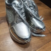 Сріблясті кросівочки