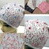 ✔ Шапочка з перлинами та стразами.