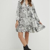 Ніжна шифонова сукня від Adilynn, розмір S/M. В лоті чорна.