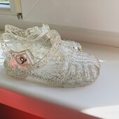 Святкові босоніжки на дівчинку.