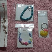 дівчинка 4 прикраси