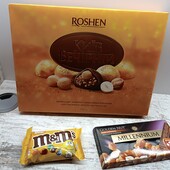 Подарункова коробка цукерок Рошен Київ Вечірній 176 грамів + солодощі