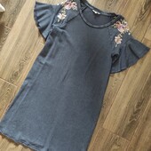 Плаття з вишивкою, М