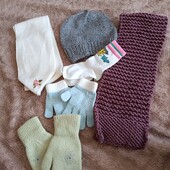 Набір шапка, шарф носочки, перчатки. В лоті 6. На дівчину 3-5 р.