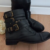 Santa Lolla демі чоботи шкіра з пряжками 39 розмір устілка-25