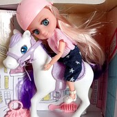 Дуже гарний набір,шарнірна(ніжки і ручки) лялечка Мія з конем і аксесуарами