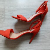 Розпродаж!!! Фирменные новые красивые босоножки-мандаринки р.39-40.