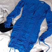 Стильна сукня зі стяжками у кольорі електрик