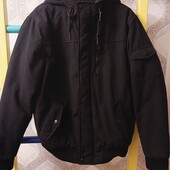 Тепла куртка підлітку. Стан ідеальний. З капюшоном
