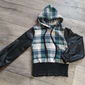 Кофтинка в клітинку із шкіряними рукавами