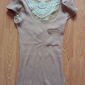 Футболка в мілкий рубчик.