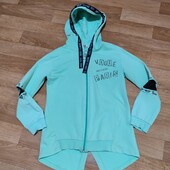 Кофта олімпійка не тепла. Незвична, цікава.