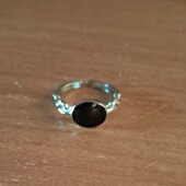 Стильна каблучка з чорною емаллю , розмір-17