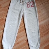 Фірмові спортивки.