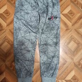 Спортивні штани на зріст 134