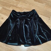 гарненька і зручна шкільна спідниця в чудовому стані