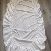 В ідеалі без слідів використання простирадло на резинці 90*190см.