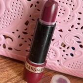 Помада бархатного кольору Бордо