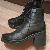 Зимові чобітки, натуральна шкіра, 37 розмір, стелька 24 см.