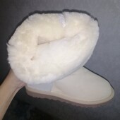 Шикарные угги из натуральн кожи на плотном натуральном меху!! Огонь!! 39р 25-25,5смсм