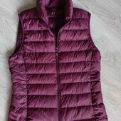 Uni Qlo брендовая стёганая невесомая жилетка пух!!!! цвет марсала размер XS S нюанс