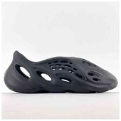 Женские Кроксы Adidas Yeezy Foam runner black смотрите размер по стельке они маломерят.