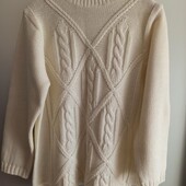 Свитер вязаный новый.