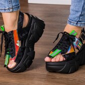 Женские замшевые босоножки на платформе с голограммой.